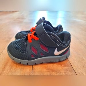 Toddler boys nike shoes sz 6C